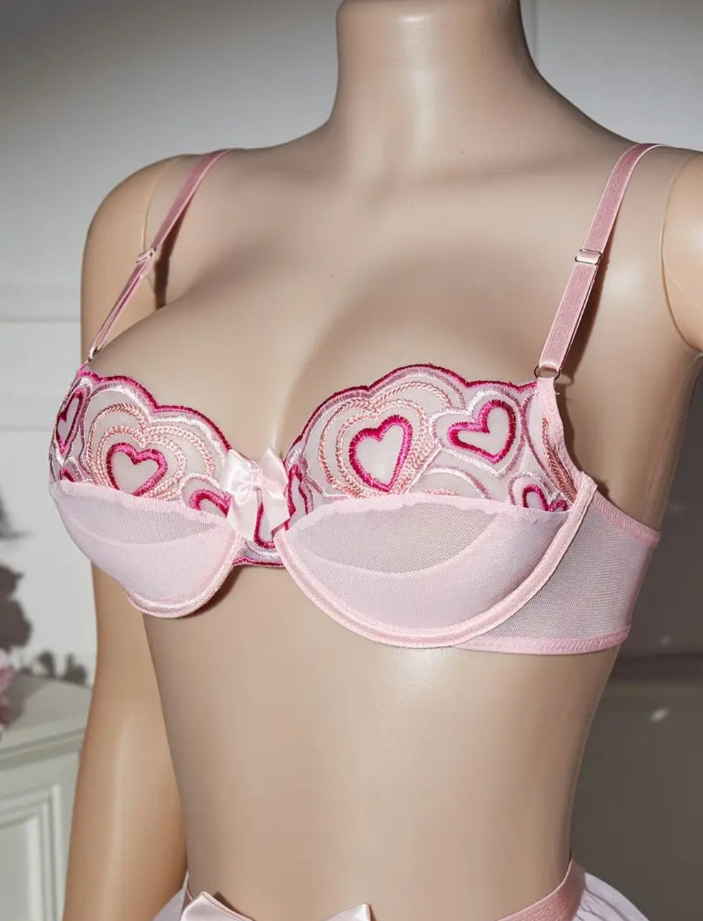 Embroidery Underwire Lingerie Set with Mesh Stockings