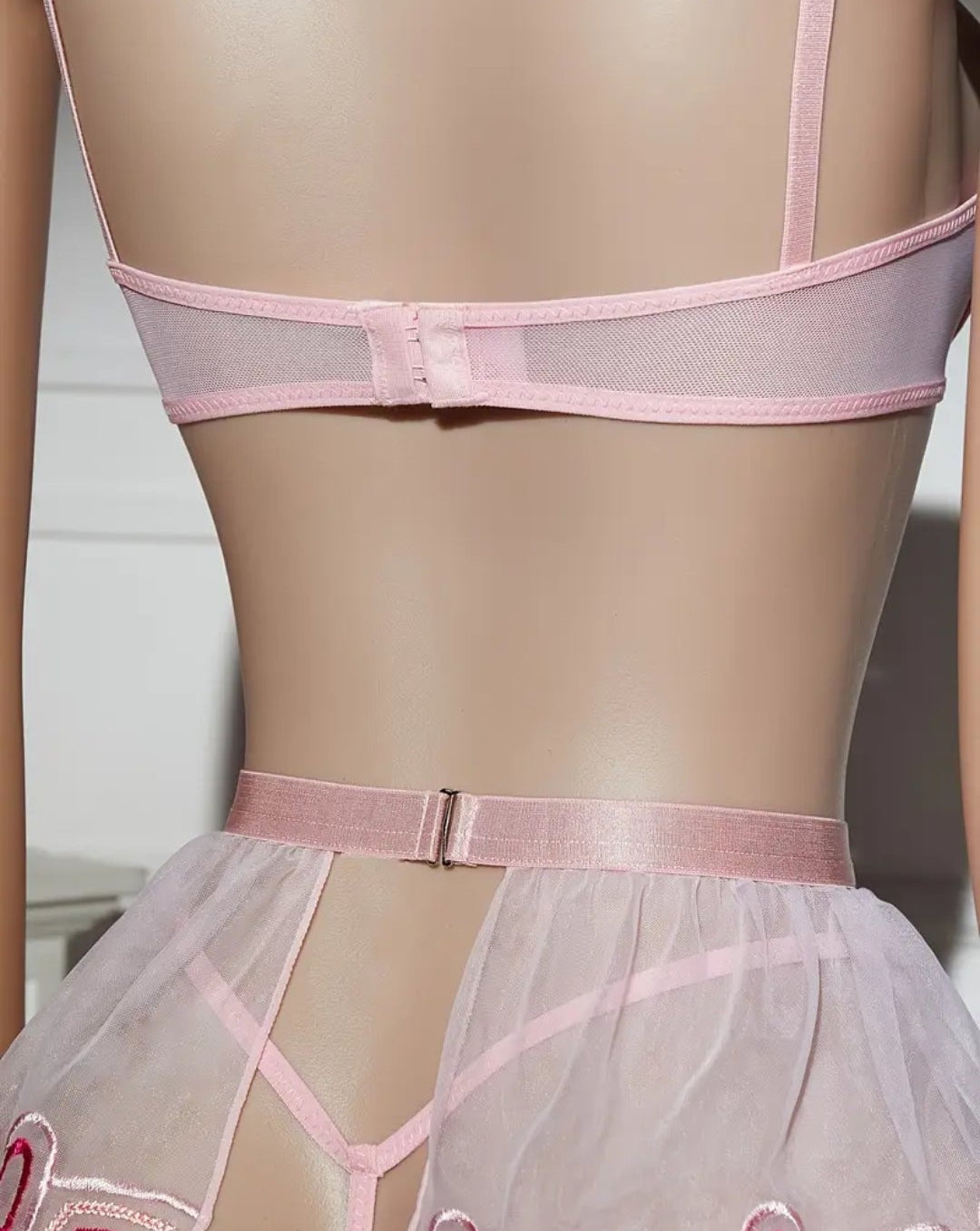 Embroidery Underwire Lingerie Set with Mesh Stockings